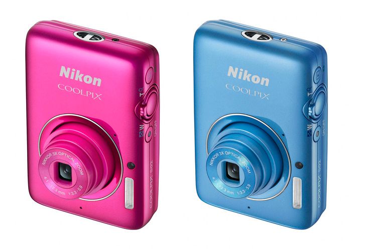 Nikon Coolpix S02 küçük gövdesinde büyük yetenekler barındırıyor