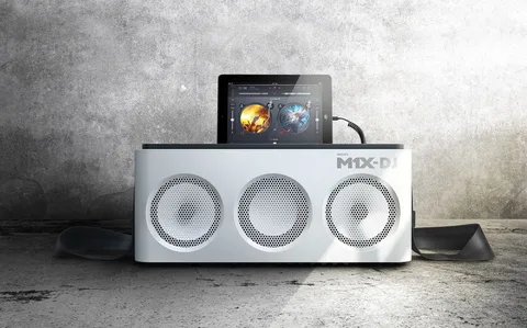 Philips M1X-DJ iPad yuvası ve miks masasını bir arada sunuyor
