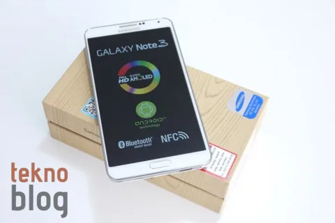 Video: Samsung Galaxy Note 3 kutusundan çıkıyor