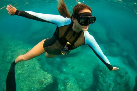 Daha küçük ve hafif hale gelen Sony Action Cam bileğe yerleştirilen kumandayla kontrol edilebilecek