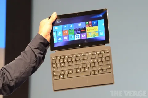 Power Cover dahili bataryasıyla Surface tabletlerin çalışma ömrünü uzatacak