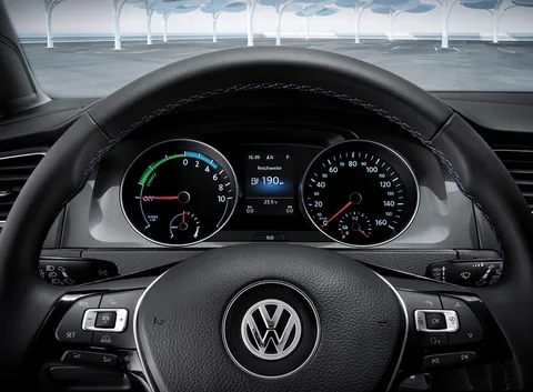Volkswagen CEO’su Martin Winterkorn emisyon skandalı nedeniyle istifa etti