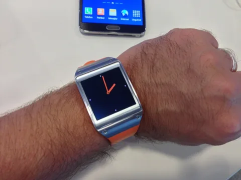 Samsung Galaxy Gear uyumluluğunu daha fazla telefona getirecek