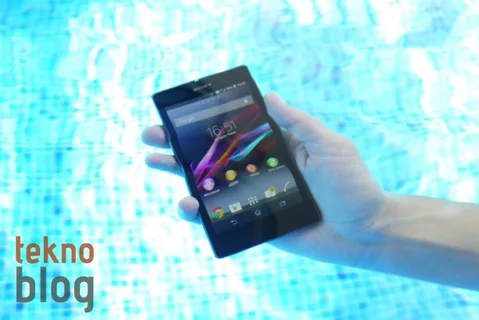 Sony akıllı telefonlarının sualtı hünerleri konusunda geri adım atıyor