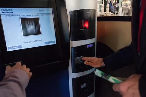 İlk Bitcoin ATM’si Kanada’da açıldı