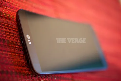 LG’nin beklenen kavisli ekranlı telefonu G Flex’in yeni fotoğrafları yayınlandı