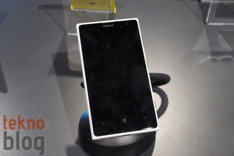 Nokia Lumia 1020 Ön İnceleme (videolu)