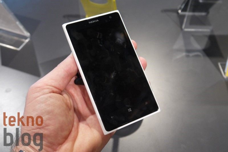 Nokia Lumia 1020 Ön İnceleme (videolu)