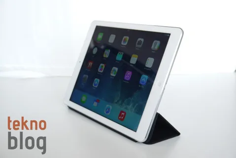 Apple’dan iki yeni iPad Air reklamı