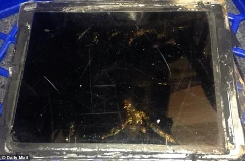 Mağazada sergilenen iPad Air patlayarak alev aldı