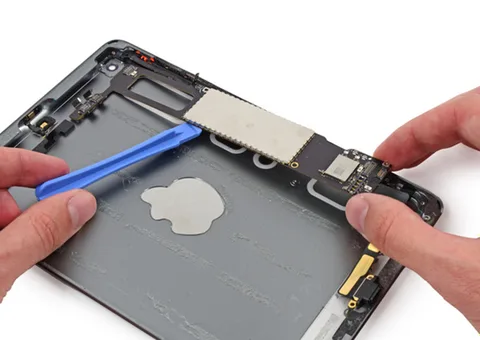 Retina ekranlı iPad mini parçalarına ayrıldı, birleştirilmesi zor