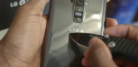 LG G Flex’in kendi kendini onarması yeni bir videoda gösteriliyor