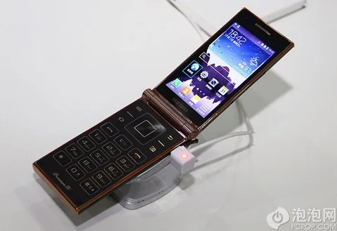 Samsung W2014 kapaklı biçimi Snapdragon 800 ile buluşturuyor