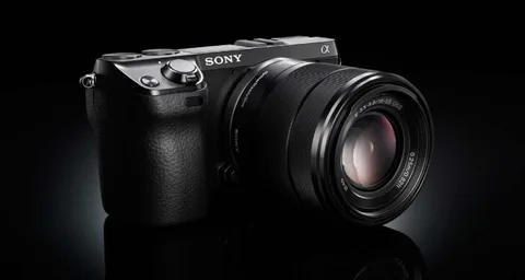 Sony NEX-7’nin takipçisi 2014 başlarında geliyor