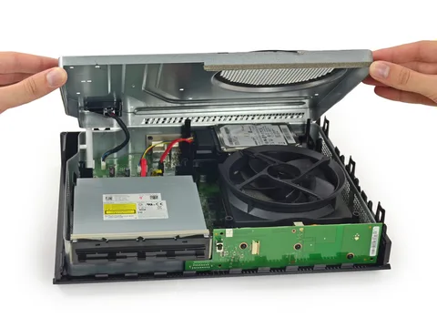 iFixit: Xbox One PC benzeri bileşenler barındırıyor