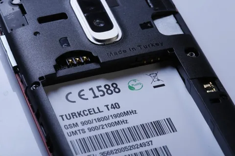 Türkiye’de üretilen kırmızı ve beyaz Turkcell T40’lar banttan çıkmaya başladı