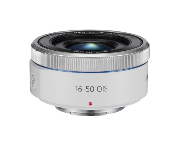 Samsung NX30 esnek elektronik vizör ve yeni lenslerle geliyor