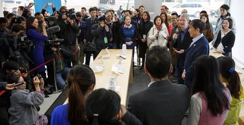 Tim Cook China Mobile’ın iPhone lansmanı için Çin’e gitti