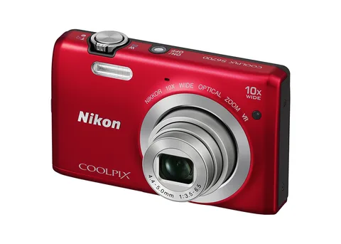 Nikon Coolpix S6700, S3600 ve S2800 kompakt makineler incelikleriyle dikkat çekiyor