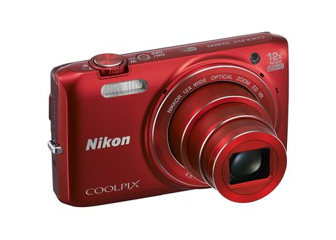 Nikon Coolpix S6800 ve S5300 ile Wi-Fi uygun fiyatlı kompakt kamera seviyesine iniyor
