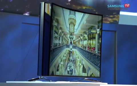 Samsung’un LED TV’si tek bir tuşla bükülmeye başlıyor