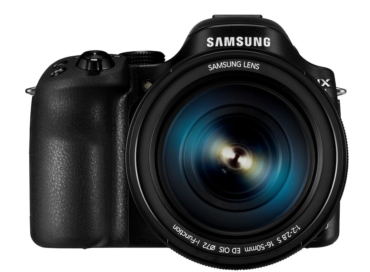 Samsung NX30 esnek elektronik vizör ve yeni lenslerle geliyor