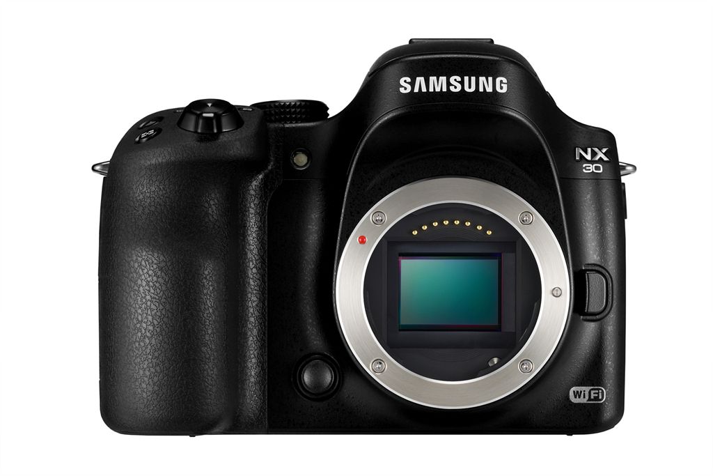 Samsung NX30 esnek elektronik vizör ve yeni lenslerle geliyor