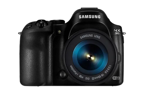 Samsung NX30 esnek elektronik vizör ve yeni lenslerle geliyor