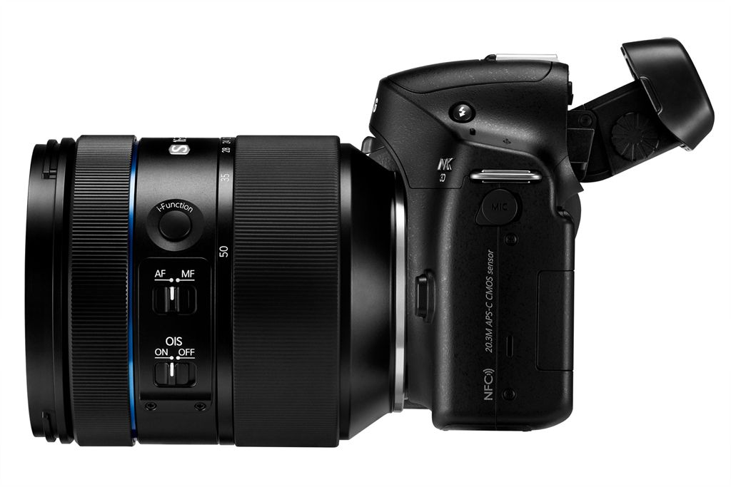 Samsung NX30 esnek elektronik vizör ve yeni lenslerle geliyor