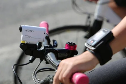 Sony yeni Action Cam kamerası AS100V ile internette canlı yayın imkanı veriyor