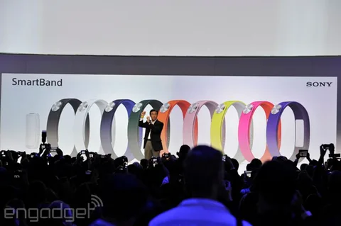 Sony Core sensör paketi ve SmartBand bileklik ile yaşam ritminizi izleyecek