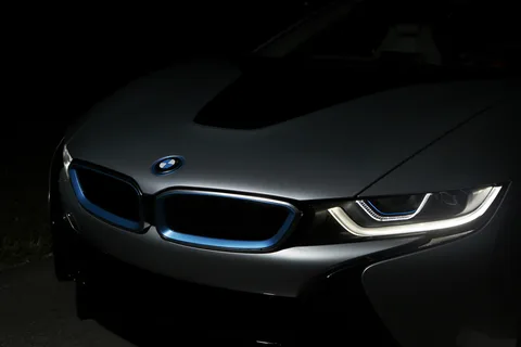 BMW i8’de etrafı gündüz gibi aydınlatan lazer farlar isteğe bağlı olarak sunulacak