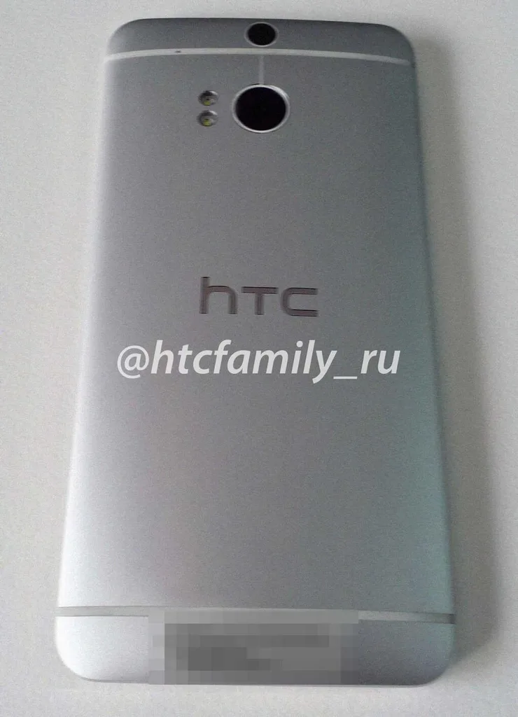 HTC One’ın takipçisi aynı tasarım, çift LED flaş ve kamerayla görüntülendi