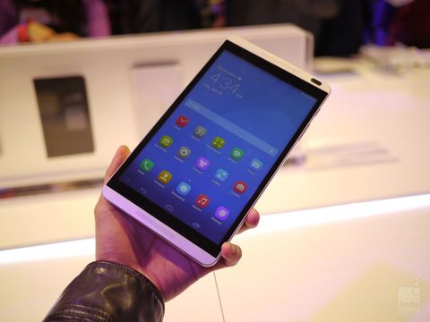 Huawei MediaPad M1 8.0 alüminyum gövdesiyle etkiliyor