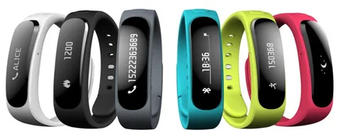 Huawei TalkBand B1 dahili Bluetooth kulaklığıyla konuşturuyor