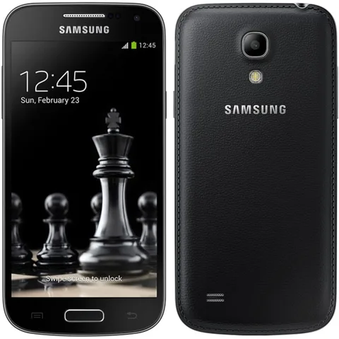 Samsung’dan siyah renkli ve sahte deri arka kapaklı Galaxy S4 ve S4 mini
