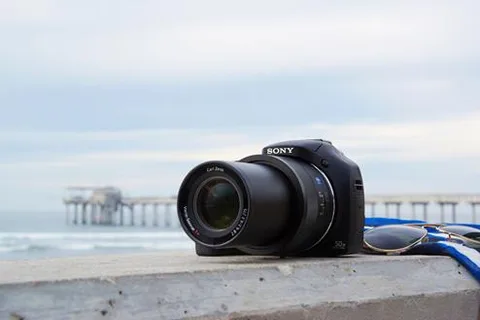 Sony H400 ve HX400V süper zum kameralar DSLR tasarımı ve zengin kontrollerle geliyor