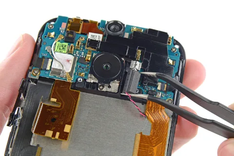 HTC One (M8)’i söktükten sonra yeniden birleştirmek neredeyse imkansız