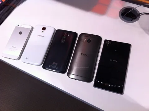 HTC One (M8) diğer amiral gemisi telefonlarla birlikte görüntülendi