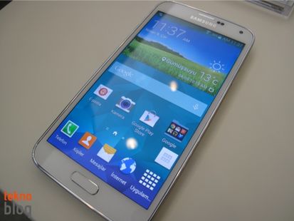 Samsung 25 günde 10 milyon Galaxy S5 sevkiyatı gerçekleştirdi