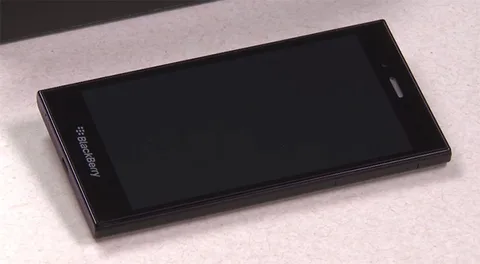 BlackBerry Z3 15 Mayısta satışa çıkıyor, kutu açma videosu BlackBerry’den