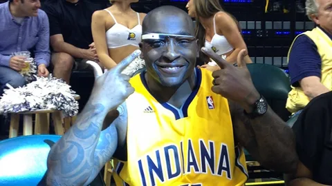 NBA Google Glass ile saha kenarındaki ünlüleri kameramanlara çeviriyor
