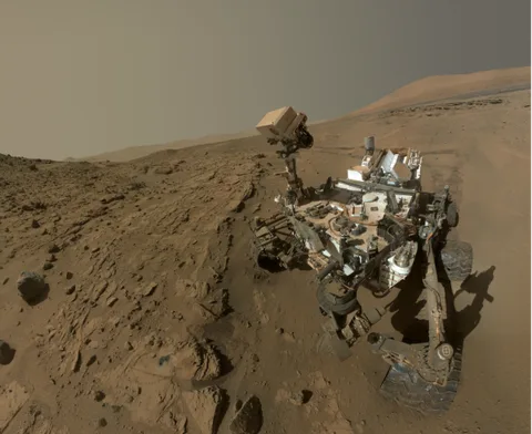 Curiosity kızıl gezegende tamamladığı ilk Mars yılını özçekimle kutladı