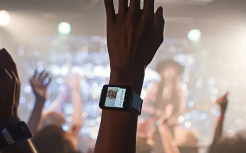 Google Apple’ın giyilebiliri belirirken birden fazla Android Wear güncellemesi planlıyor