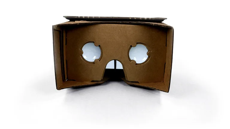 Google Cardboard Android cihazı bir sanal gerçeklik başlığına dönüştürüyor