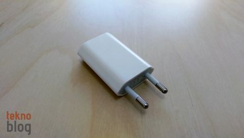 iphone-usb-adaptor-130614 (800 x 452)