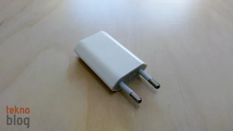 Apple Avrupa’da dağıtılan bazı iPhone USB adaptörleri için değişim programı başlattı