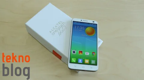 Video: Alcatel OneTouch Idol 2 kutusundan çıkıyor