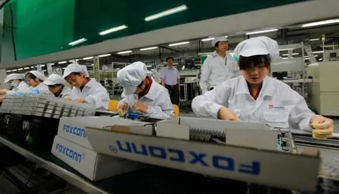 Foxconn iPhone montajına yardım için robotları kullanacak