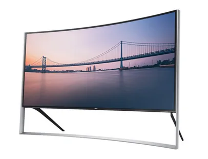 Samsung’un 105 inç’lik kavisli 4K TV’sine sahip olmak bir ev satın almak kadar maliyetli